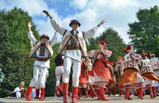 Традиції українського весілля на фестивалі «Веретено» у Львові