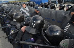 На Львівщині міліціонери тренувалися кийками та собаками розганяти мітинги по перекриттю доріг