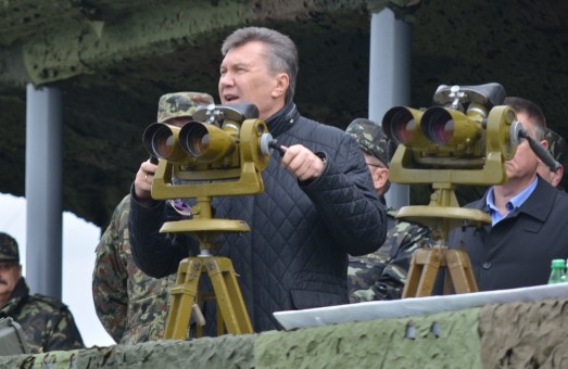 Хизуючись перед Януковичем, військові мало не підірвали село