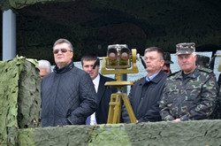Після стрільб на полігоні Янукович затинався у словах та говорив про реформування армії