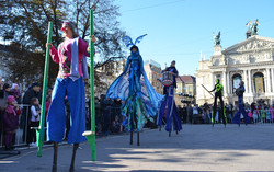 У Львові пройшов карнавал велетнів, купідонів та клоунів