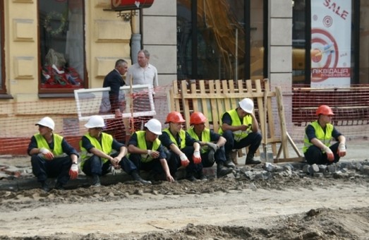 Суд зобов’язав турків  безкоштовно відремонтувати площу перед Львівським цирком
