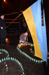 В пам’ять про жертв Голодомору у Львові запалили тисячі лампадок