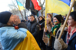 У Львові євромайданівці пікетували прокуратуру і суд проти репресій  (ФОТО)
