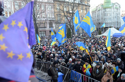 На Львівському Євромайдані зібралось 15 тисяч підтримати Марш мільйона (ФОТО)
