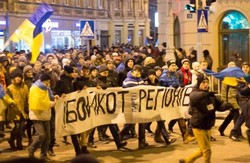 Львівські регіонали просять Євромайдан не застосовувати до них «більшовицькі» методи