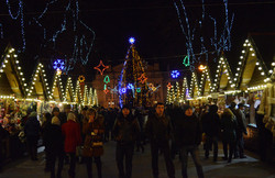 У Львові урочисто відкрили новорічну ялинку-антийолку (ФОТО, ВІДЕО)