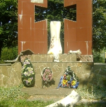 На Львівщині зруйнували ще один  націоналістичний пам'ятник
