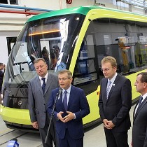 Трамвай виготовлений на замовлення Львова вже катається по місту, а мер за нього розрахувався лише подякою
