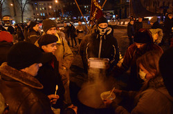 На Львівському Євромайдані зустрічали Старий Новий рік з танцями і кулішем (ВІДЕО)