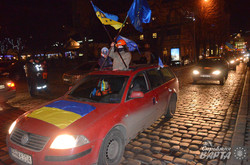 В знак протесту проти скандальних законів у Львові влаштували автомайдан (ФОТО, ВІДЕО)
