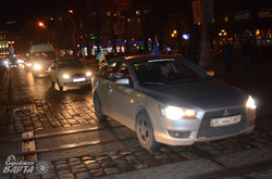 В знак протесту проти скандальних законів у Львові влаштували автомайдан (ФОТО, ВІДЕО)