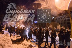 25 січня, диво в Харкові: "ультрас" захищають Майдан, міліція хапає "тітушок"