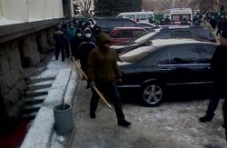 У Дніпропетровську «тітушки» стріляють по фанах «Дніпра»  (ВІДЕО)