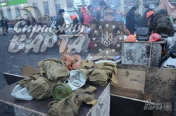 Протестувальники на вулиці Грушевського -  в очікуванні результатів переговорів (ФОТО)