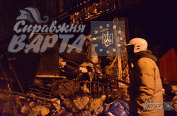 На барикадах Грушевського активісти залишаються чергувати на всю ніч (ФОТО)