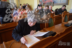 Львів’яни підписали заяви про взяття на поруки арештованих євромайданівців (ФОТО)