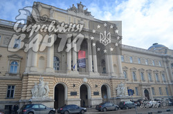 На фасаді Львівського університету повісили банер до 200-річчя Тараса Шевченка