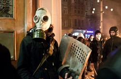 У Львові невідомі чинять розбійні напади на майно. Мер вимагає зняти з мародерів  маски та не продавати алкоголь