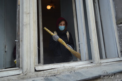 Після ночі погромів у Львові розпочали прибирання (ФОТО)