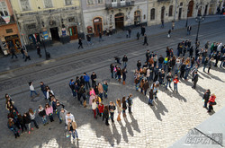 У Львові півтисячі школярів влаштували флешмоб до 200-ліття Шевченка (ФОТО, ВІДЕО)