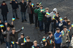 У Львові півтисячі школярів влаштували флешмоб до 200-ліття Шевченка (ФОТО, ВІДЕО)