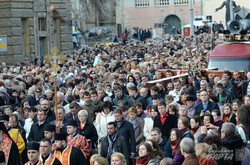 У Львові загальноміська хресна хода зібрала десятки тисяч вірян (ФОТО, ВІДЕО)