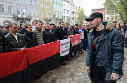 У Львові «Правий сектор» протестував проти вирубки Снопківського парку (ФОТО)