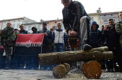 У Львові «Правий сектор» протестував проти вирубки Снопківського парку (ФОТО)