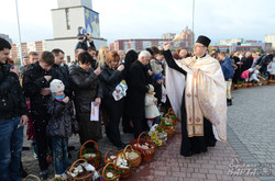 У храмах Львова освятили великодні кошики (ФОТО)
