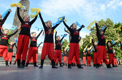 У Львові діти провели флешмоб «Не здолати Україну ворогам ніколи» (ФОТО)