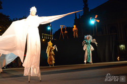 Театр «Воскресіння» показав вуличну виставу «Сни за Кобзарем» (ФОТО)