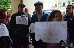 Мешканці Сихова протестують проти забудови скверу навпроти школи (ФОТО)