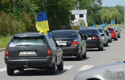 У Львові влаштували автопробіг на підтримку східних областей України (ФОТО)