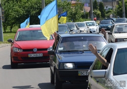 У Львові влаштували автопробіг на підтримку східних областей України (ФОТО)