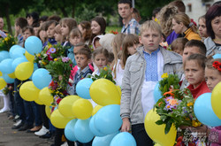 Прикордонників, які повернулися зі Сходу на Львівщині діти зустрічали з квітами (ФОТО)