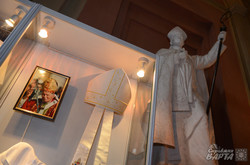 У Львові відкрили експозицію речей Папи Івана Павла ІІ (ФОТО)