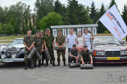 Учасники Leopolis Grand Prix передали військовим зібрану допомогу (ФОТО)