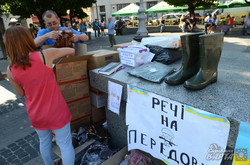 Кросівки замість берців і халва замість снікерса: львівська гуманітарка для солдат на Сході