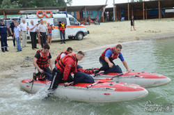 На Львівщині рятувальники провели показові навчання з порятунку потопаючих (ФОТО)