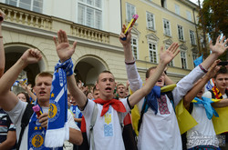 У Львові пройшов Марш Єдності вболівальників «Динамо» і «Шахтаря» (ФОТО, ВІДЕО)