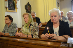 У Львові помолилися за загиблими в авіакатастрофі під Торезом (ФОТО)