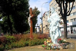 У центрі Львова без дозволу встановили нову фігуру (ФОТО)