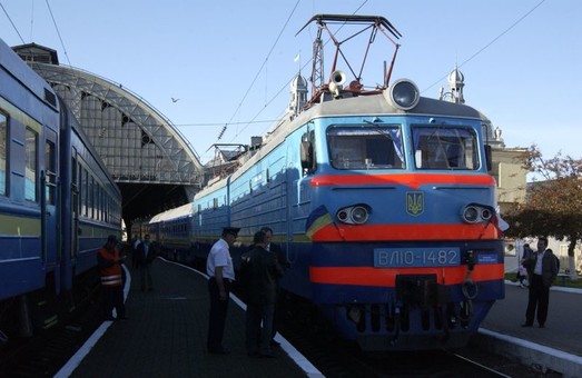 На Львівщині потяг збив 20-річну дівчину