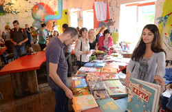 У Львові влаштували Гаражний розпродаж книг на підтримку української армії (ФОТО)