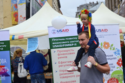На День Незалежності у Львові виросло містечко USAID (ФОТО)