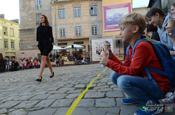 На благодійному показі мод у Львові збирали кошти для поранених в АТО (ФОТО)