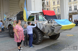 У Львові пройшов другий гаражний розпродаж на підтримку української армії (ФОТО)