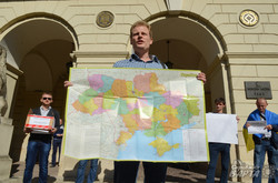 У Львові відбувся флеш-моб «Порошенко, поговори з народом» (ФОТО)
