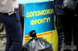 Львівські волонтери збирають теплі речі для воїнів АТО